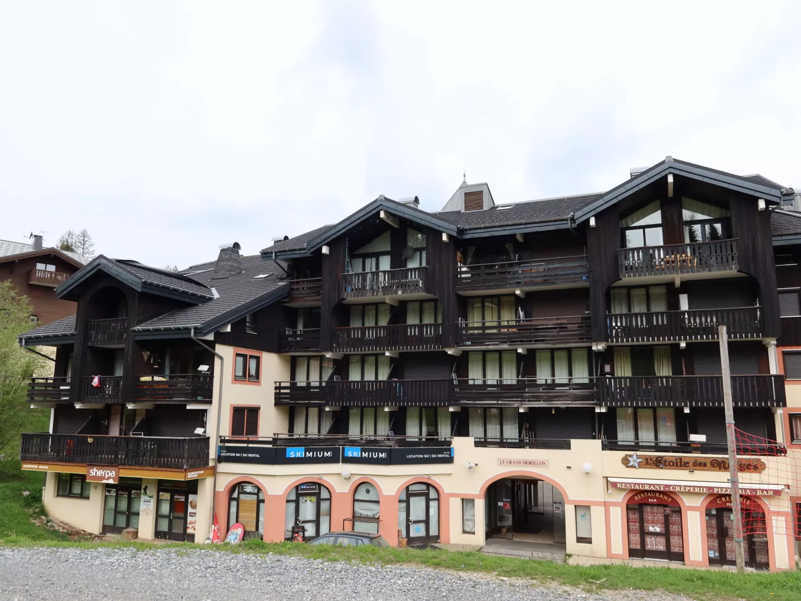 Grand Morillon-Outside