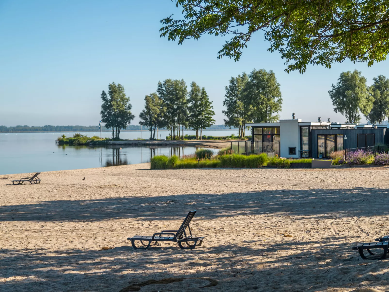 Tiny Beach House 2-Outside