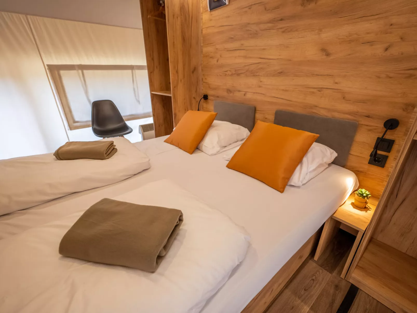 Papendaal lodge 6 Glampingtent-Drinnen