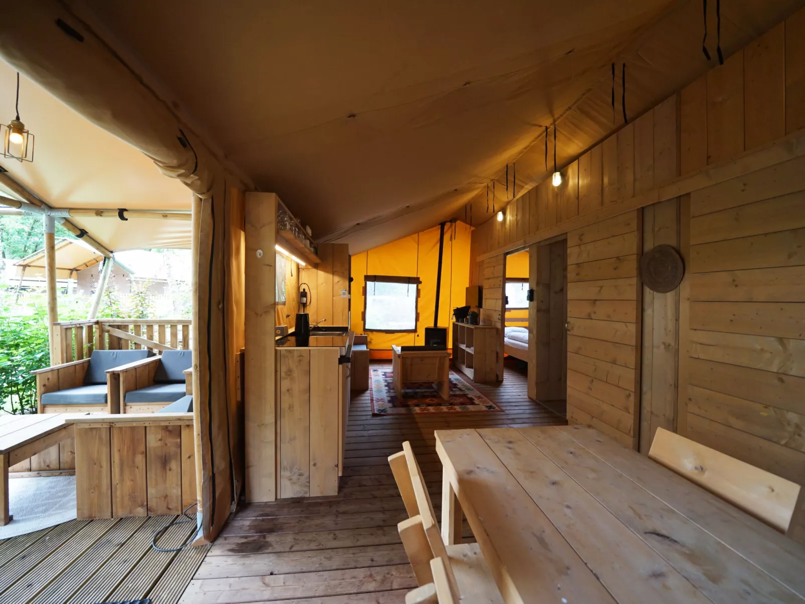 Lodgetent 4-Drinnen