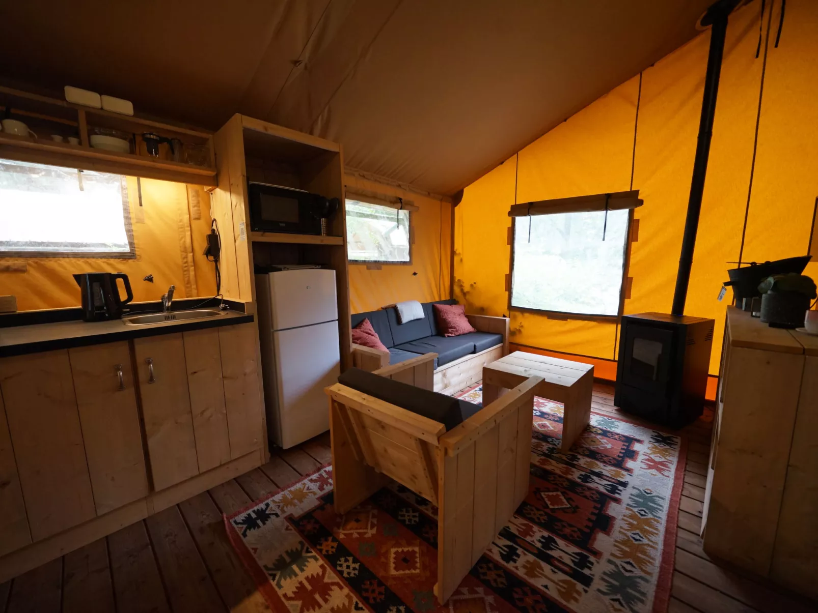 Lodgetent 4-Drinnen