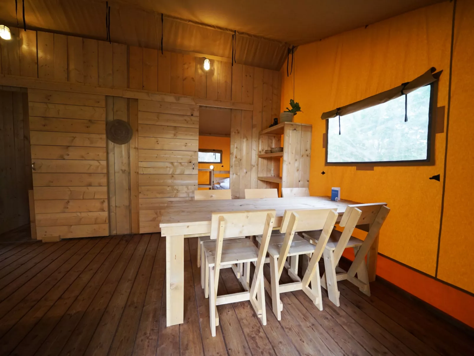 Lodgetent 4-Drinnen