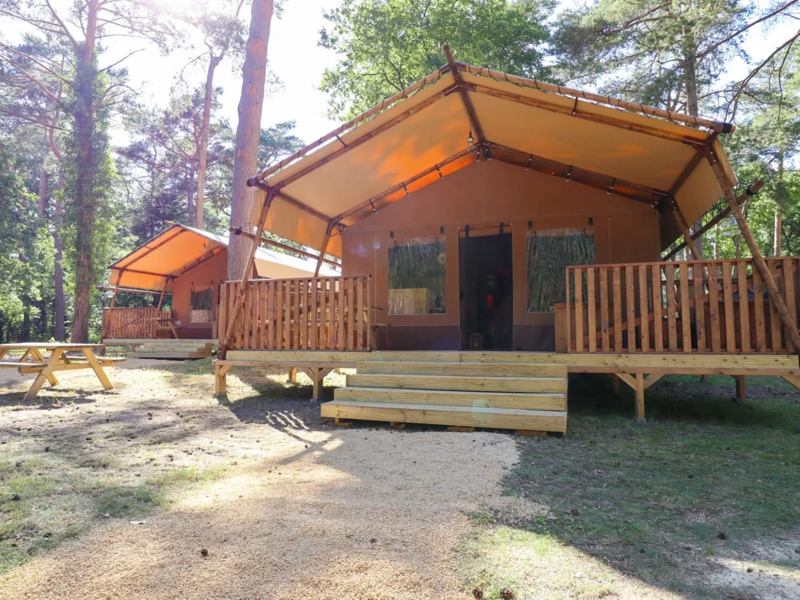 Lodgetent 2-Outside