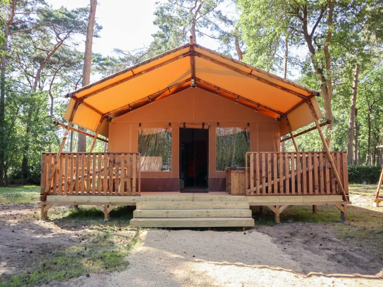 Lodgetent 2-Outside