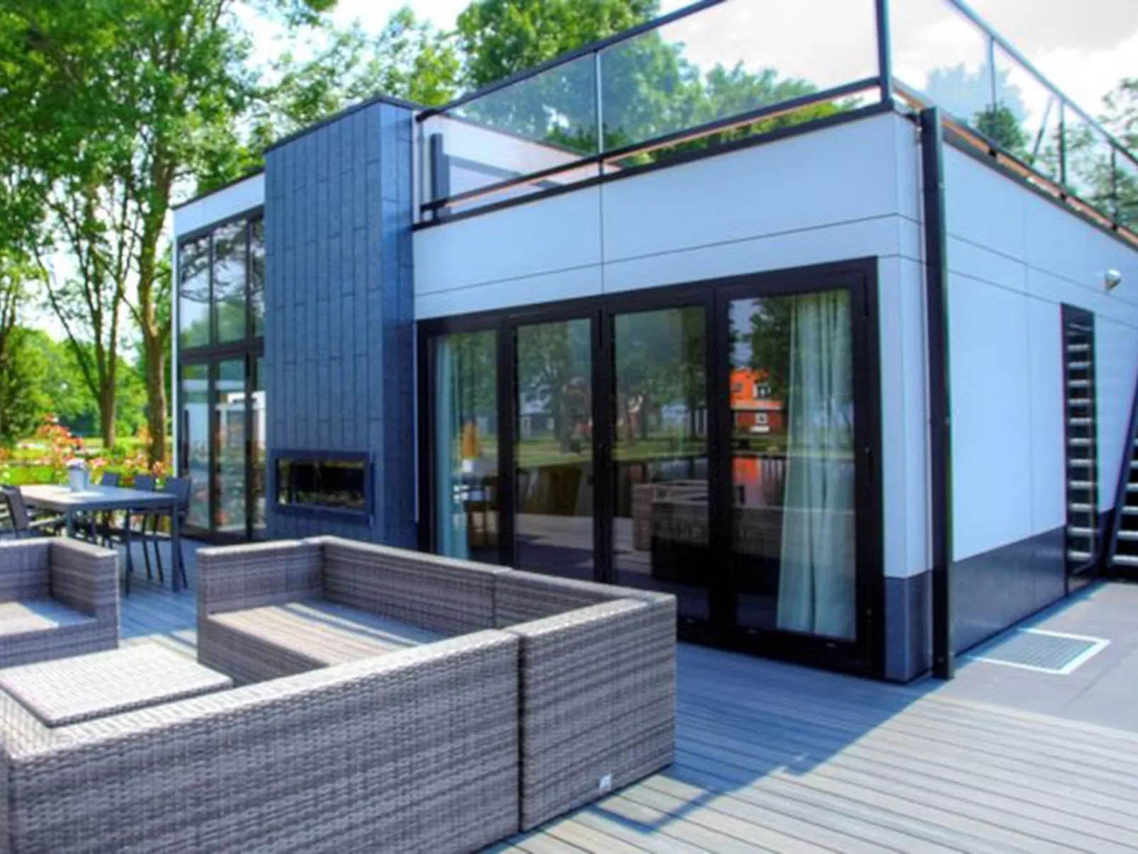 Cube Elite 6-Outside