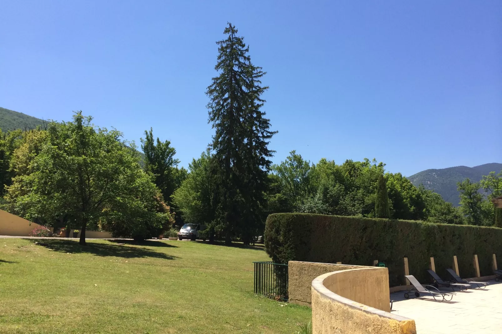 Chateau des Gipières-Gardens summer