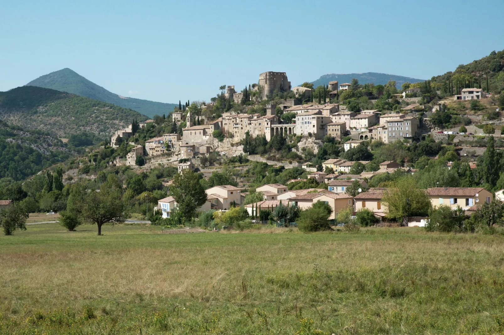 Chateau des Gipières-Areas summer 1km