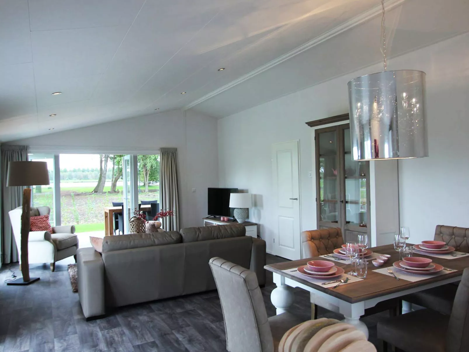 Veranda 6-Inside