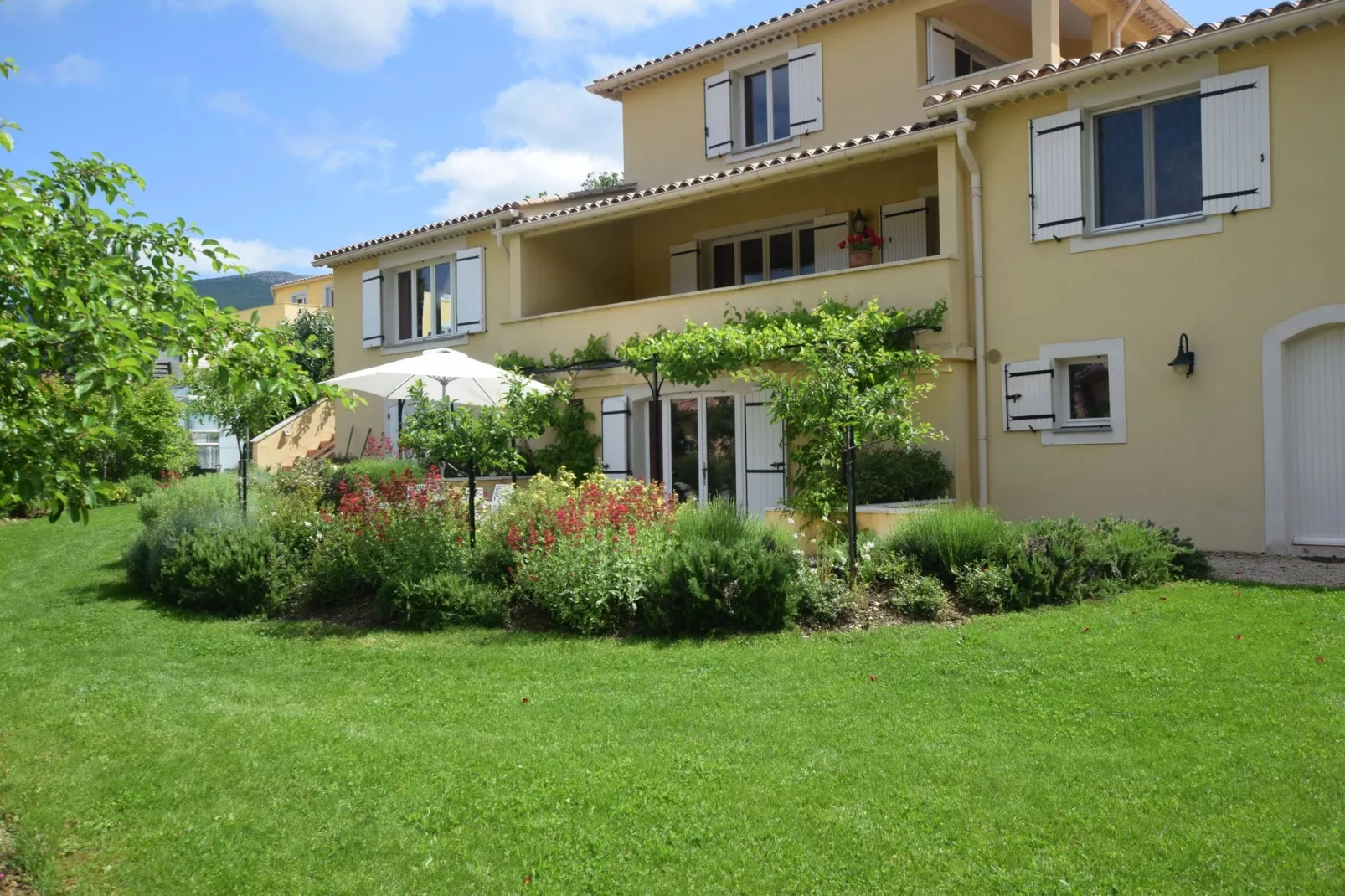 Studio - MONTBRUN-LES-BAINS-Exterior summer