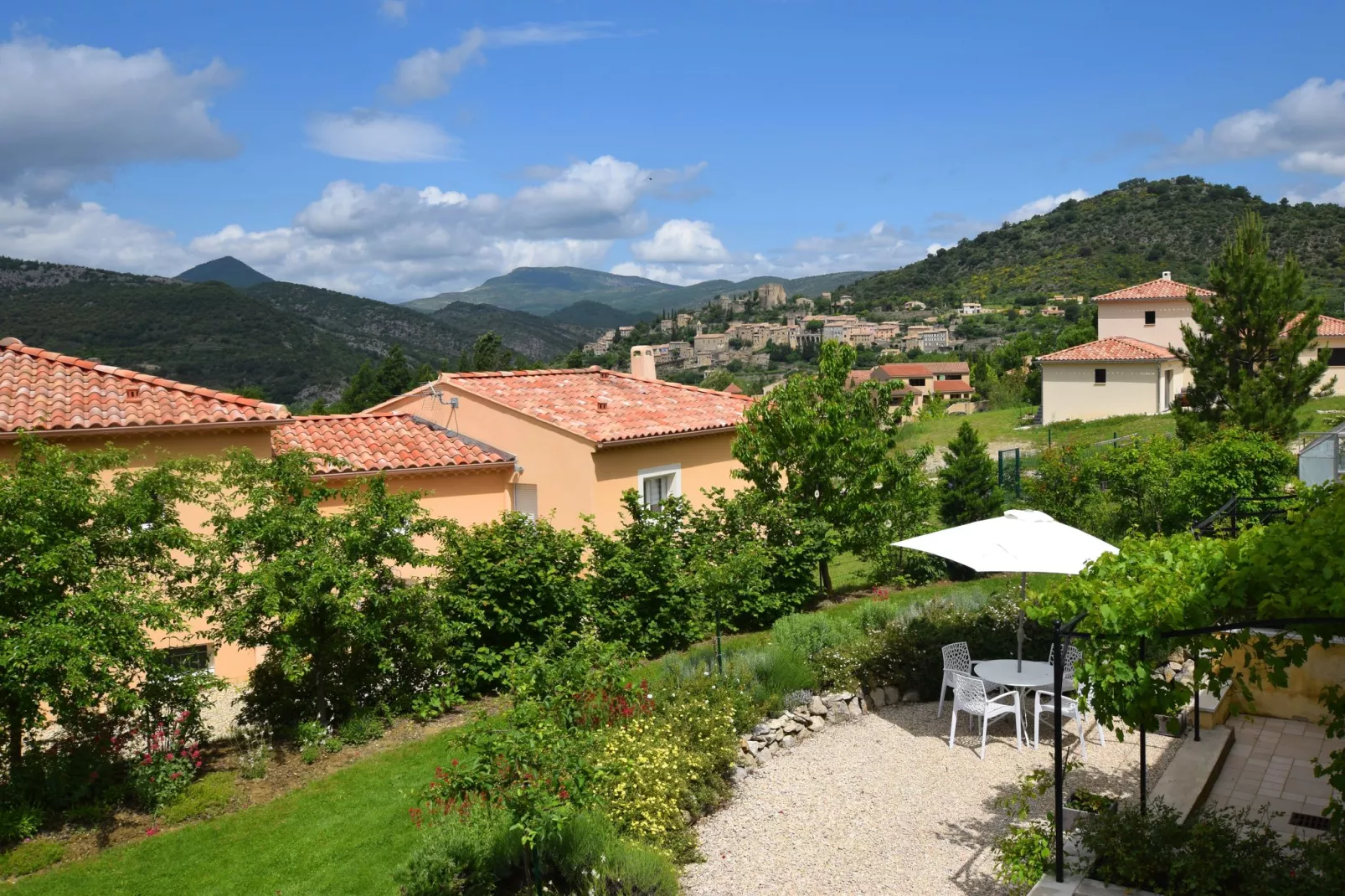 Studio - MONTBRUN-LES-BAINS-View summer