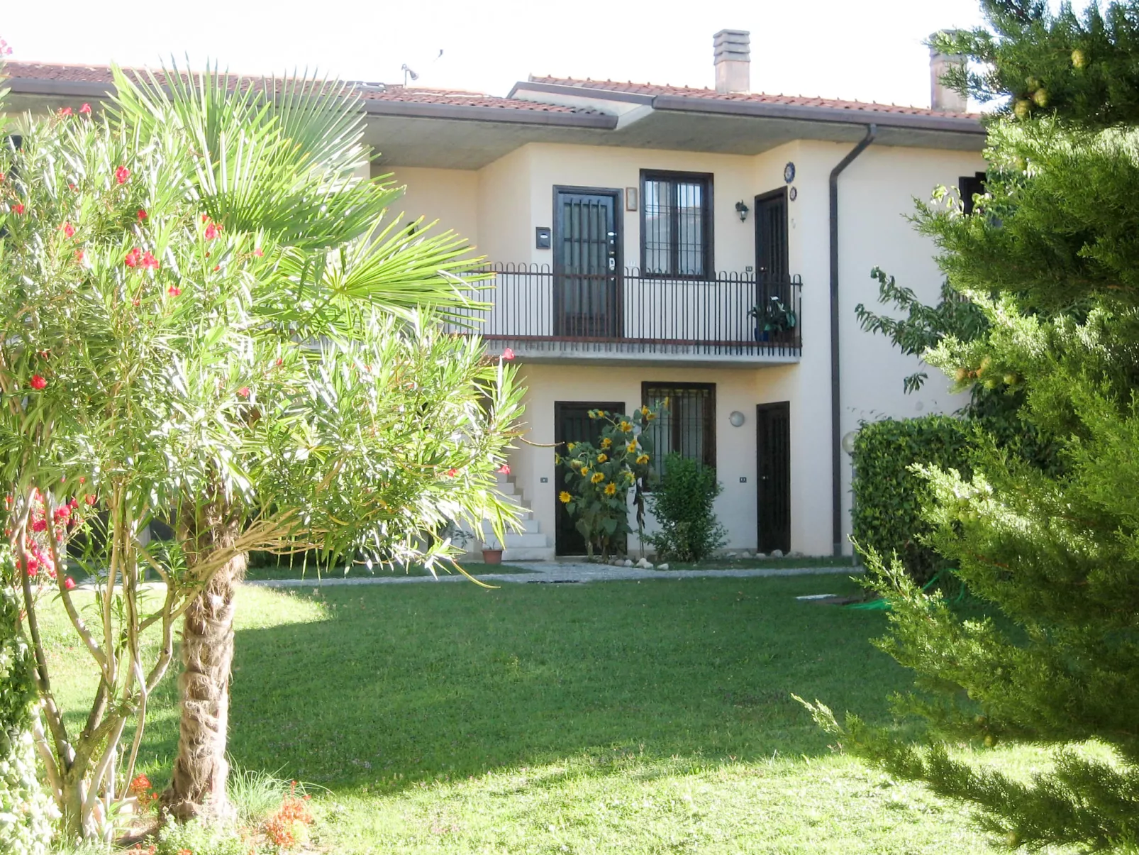 Sole del Garda-Outside