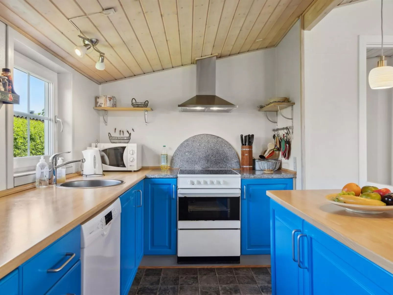 "Amy" - 150m from the sea-Inside
