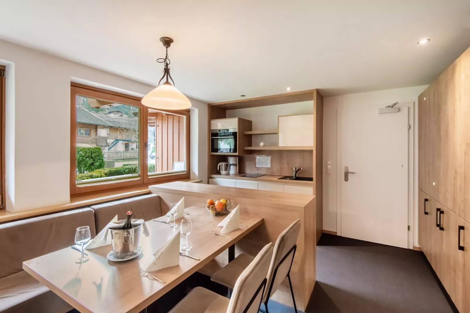Appartement Zillertal Alpen B-Dining room