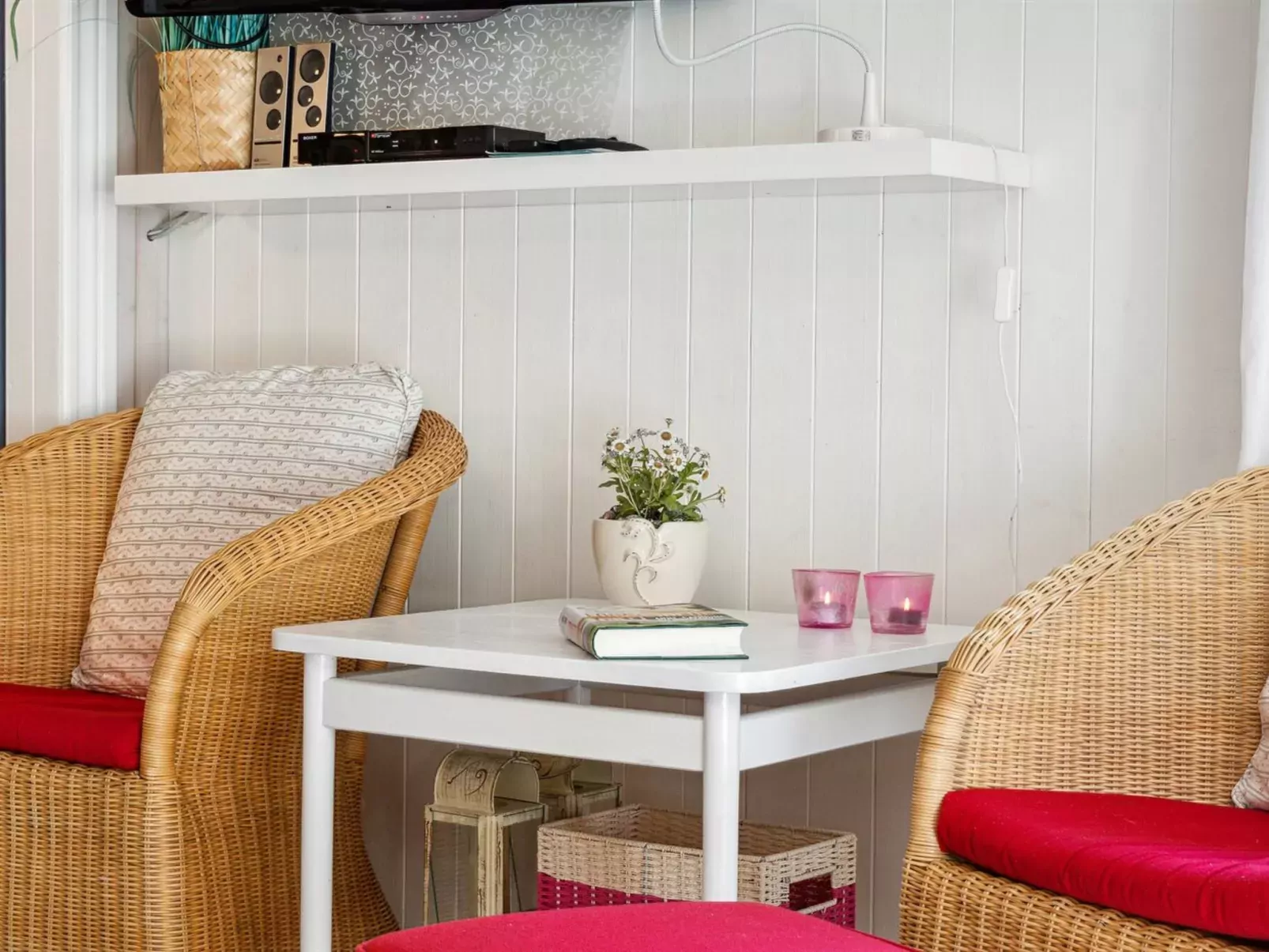 "Arild" - 10m from the sea-Inside
