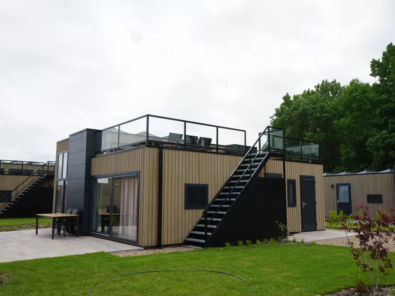 Cube Elite 6-Outside