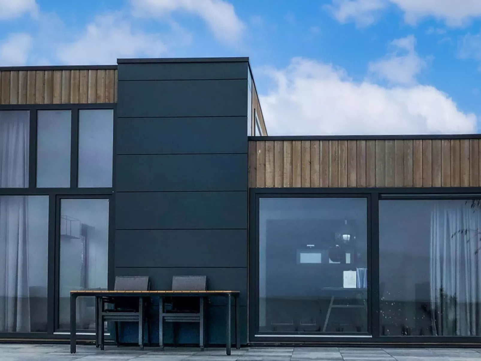 Cube Elite 6-Outside