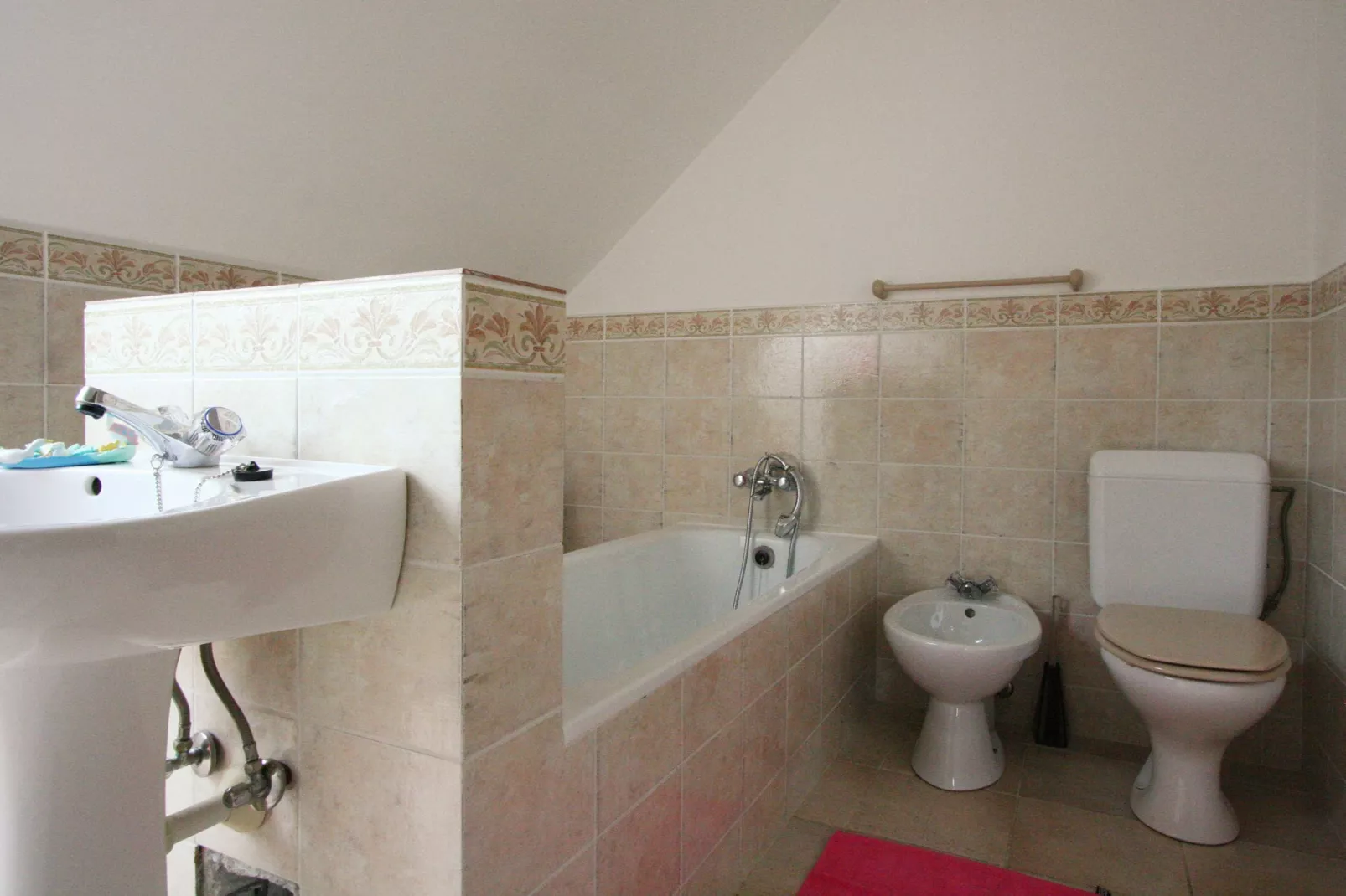 Lesternid-Bathroom