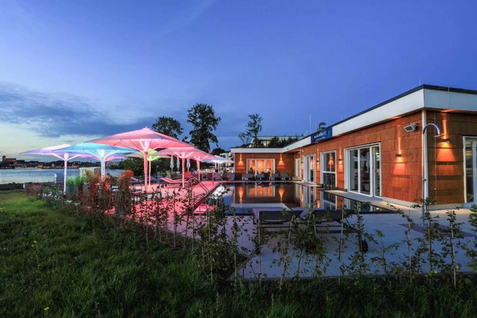 Apartments im MAREMÜRITZ Yachthafen Resort & Spa / Fortuna Suite Landseite 2 Personen und 1 Kind 3-15 Jahre-Exterior summer