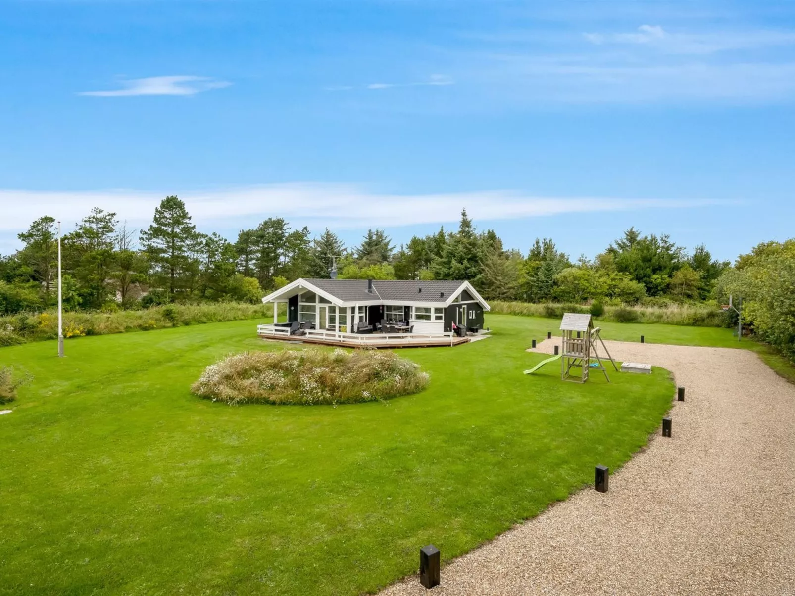 "Sviðandi" - 1.5km from the sea-Outside