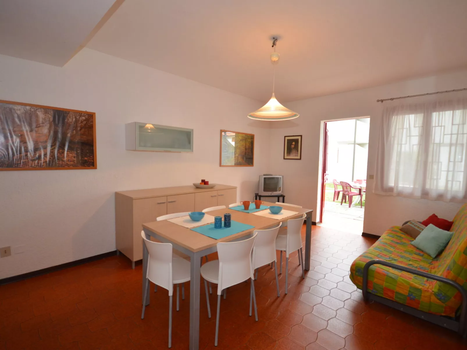 Holiday Village-Inside