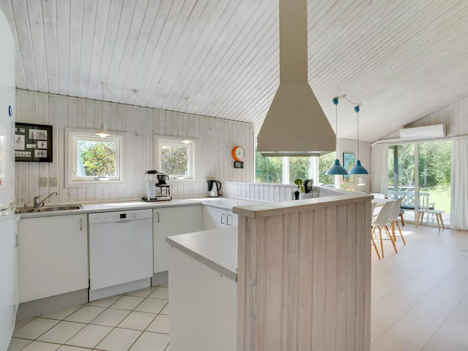"Hagbard" - 2.6km from the sea-Inside