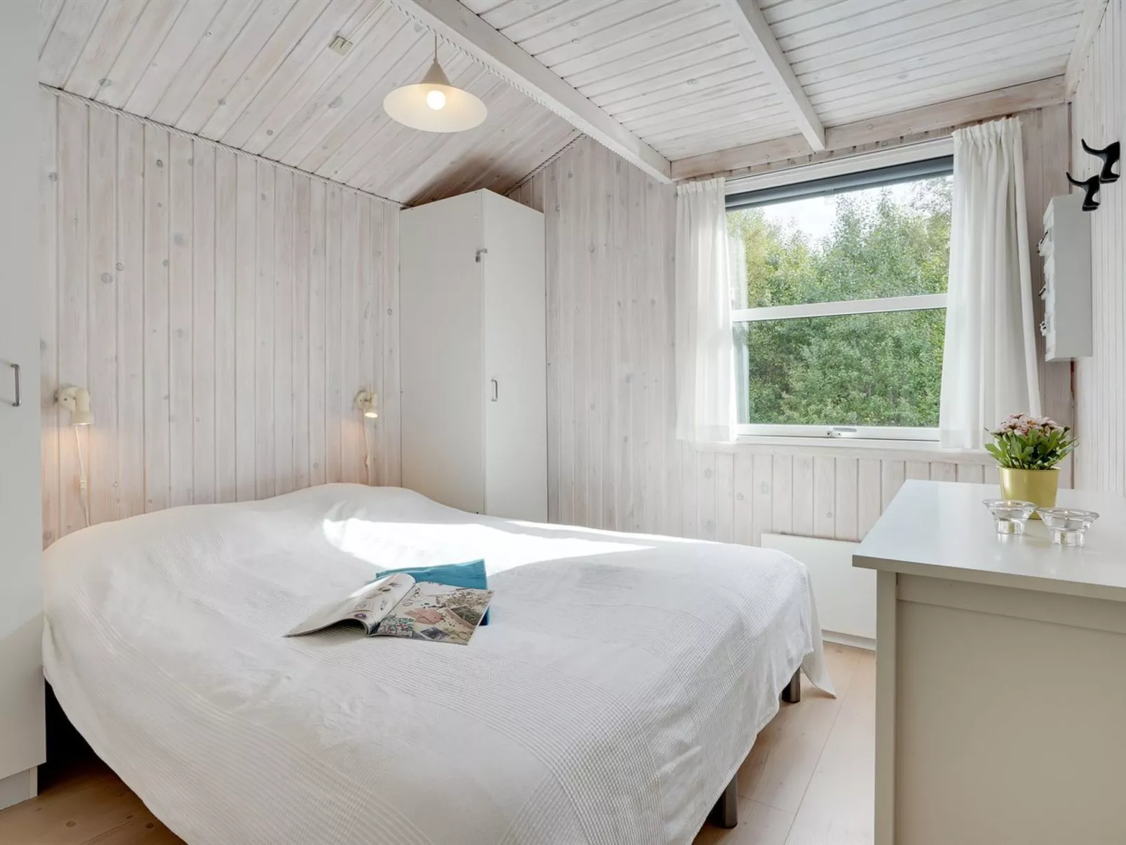 "Hagbard" - 2.6km from the sea-Inside