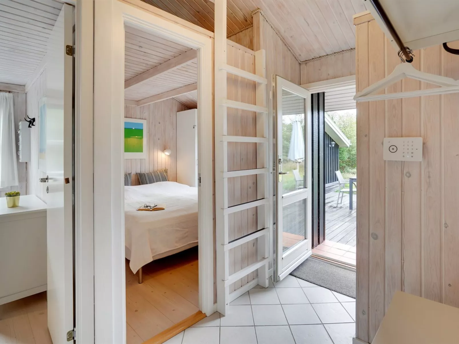 "Hagbard" - 2.6km from the sea-Inside