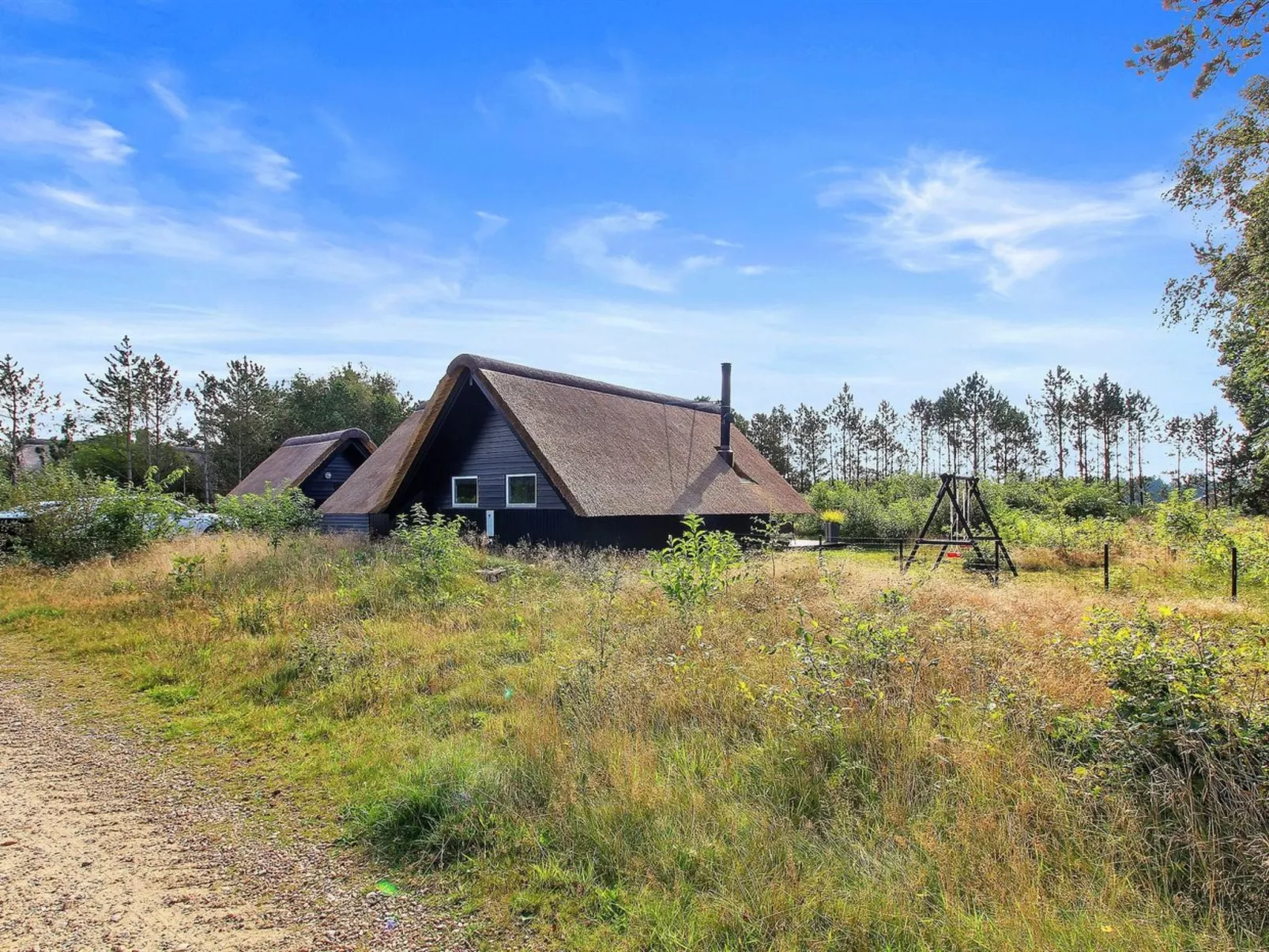 "Awenasa" - 4.1km from the sea-Outside
