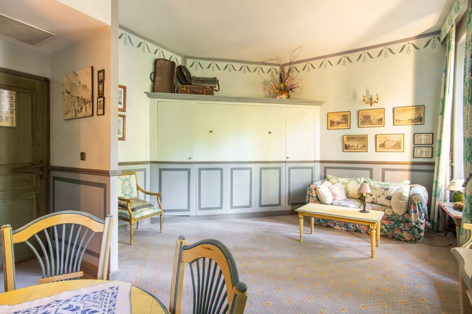 Au château près du Ventoux I-Living room