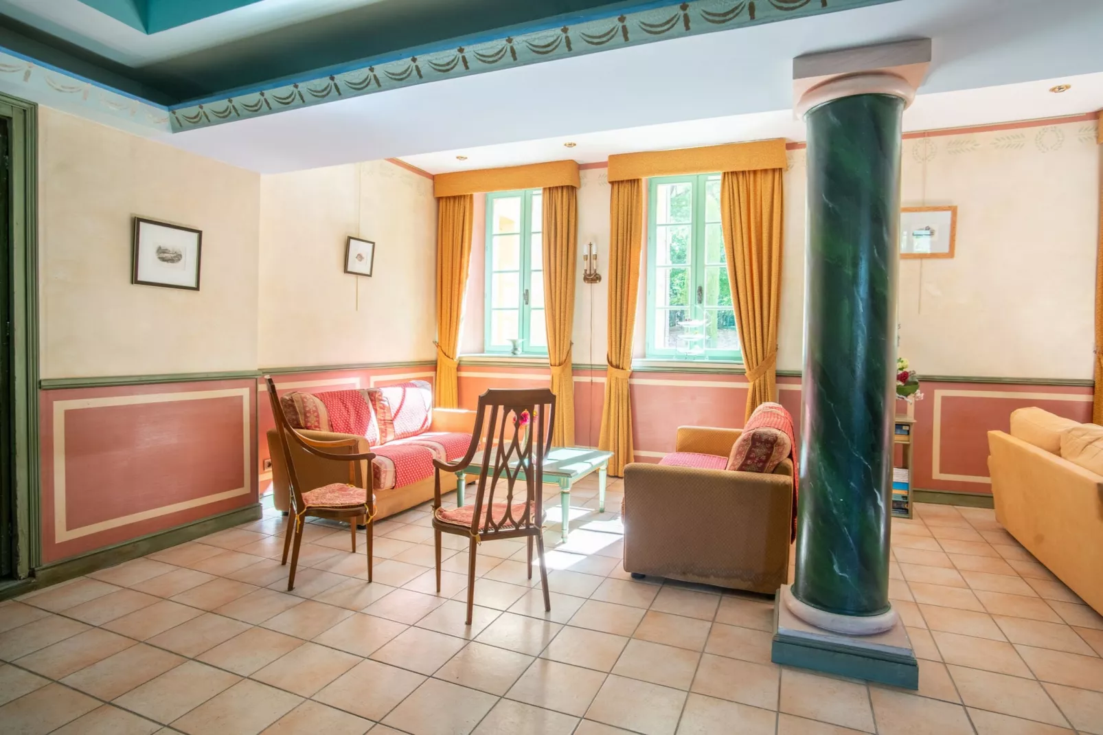 Au château près du Ventoux I-Living room