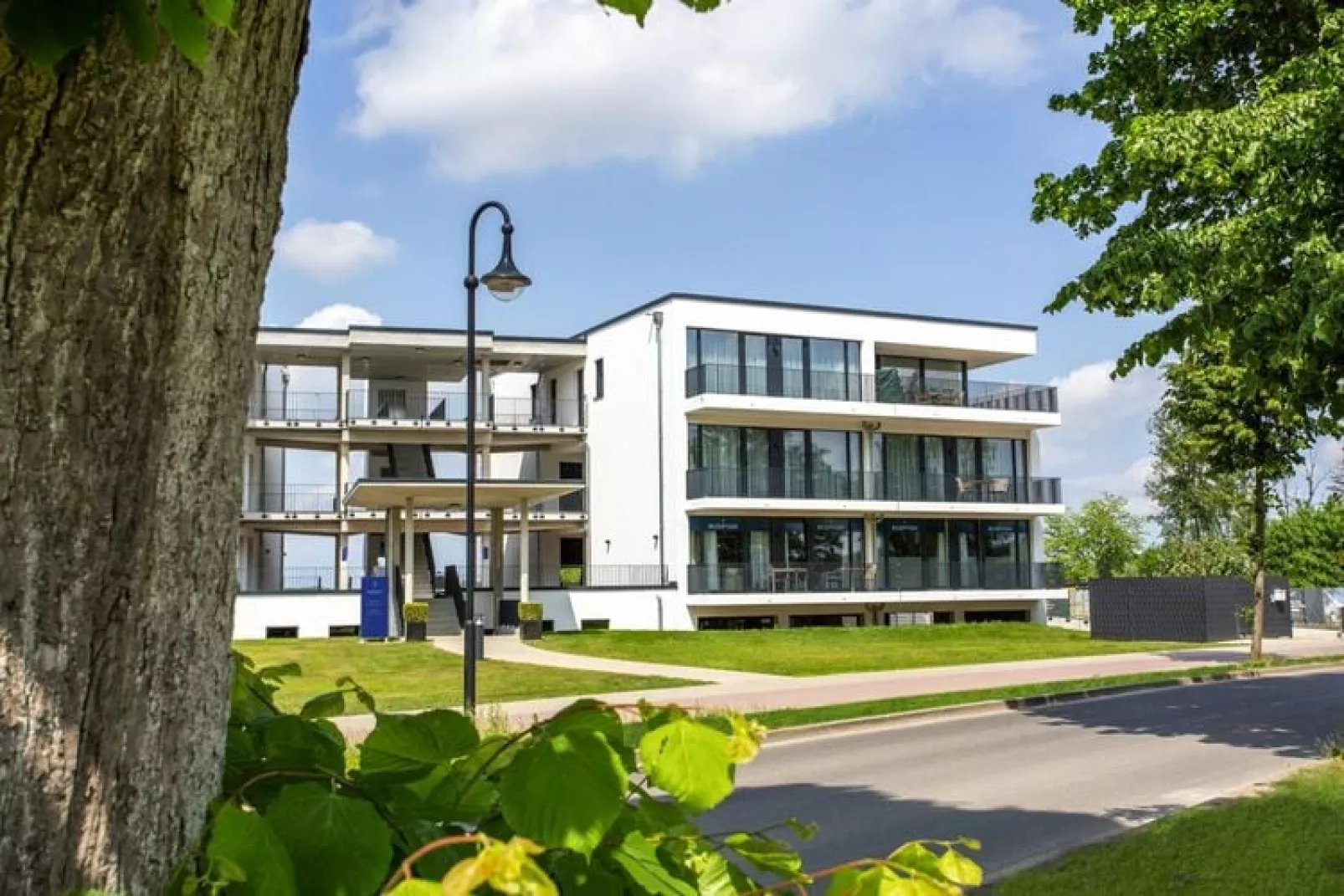Apartments im MAREMÜRITZ Yachthafen Resort & Spa / Anker Penthouse Suite 2 Personen-Exterior summer