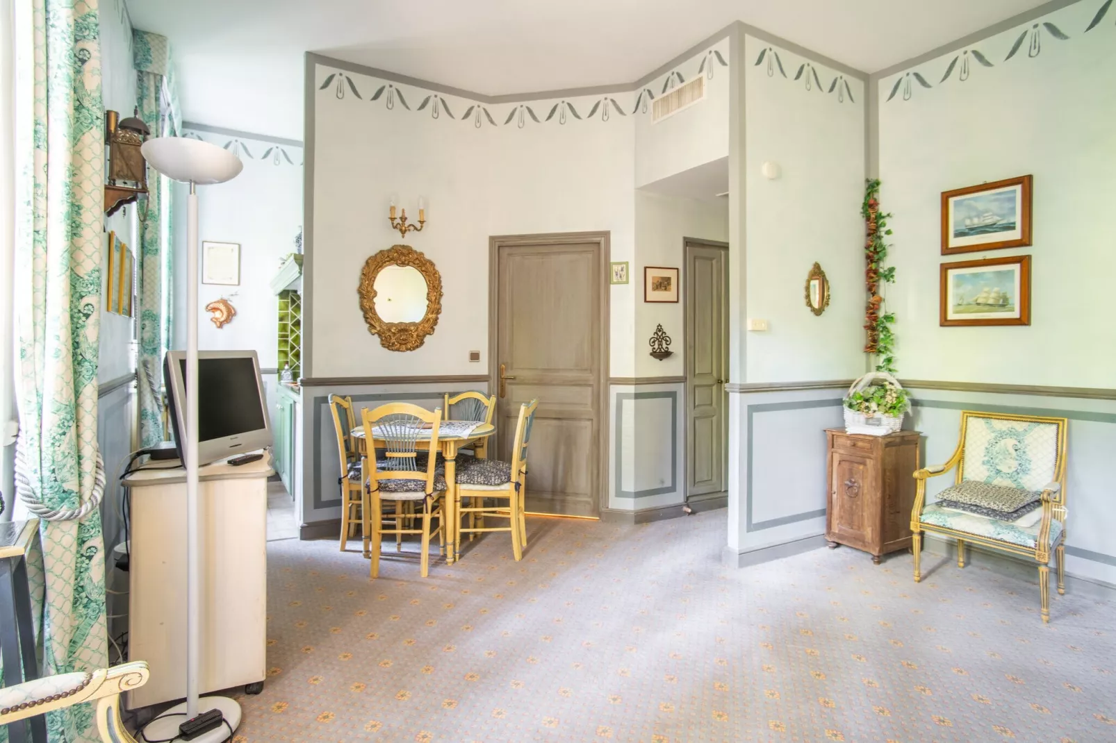 Au château près du Ventoux I-Dining room
