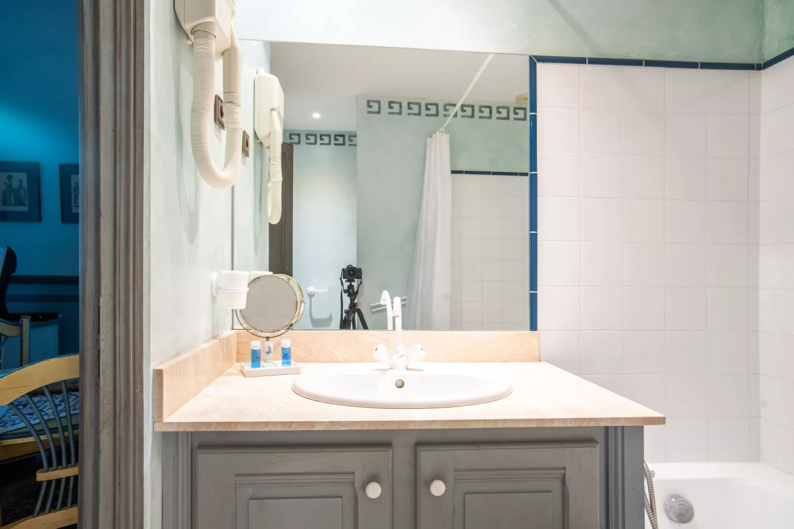Au château près du Ventoux I-Bathroom