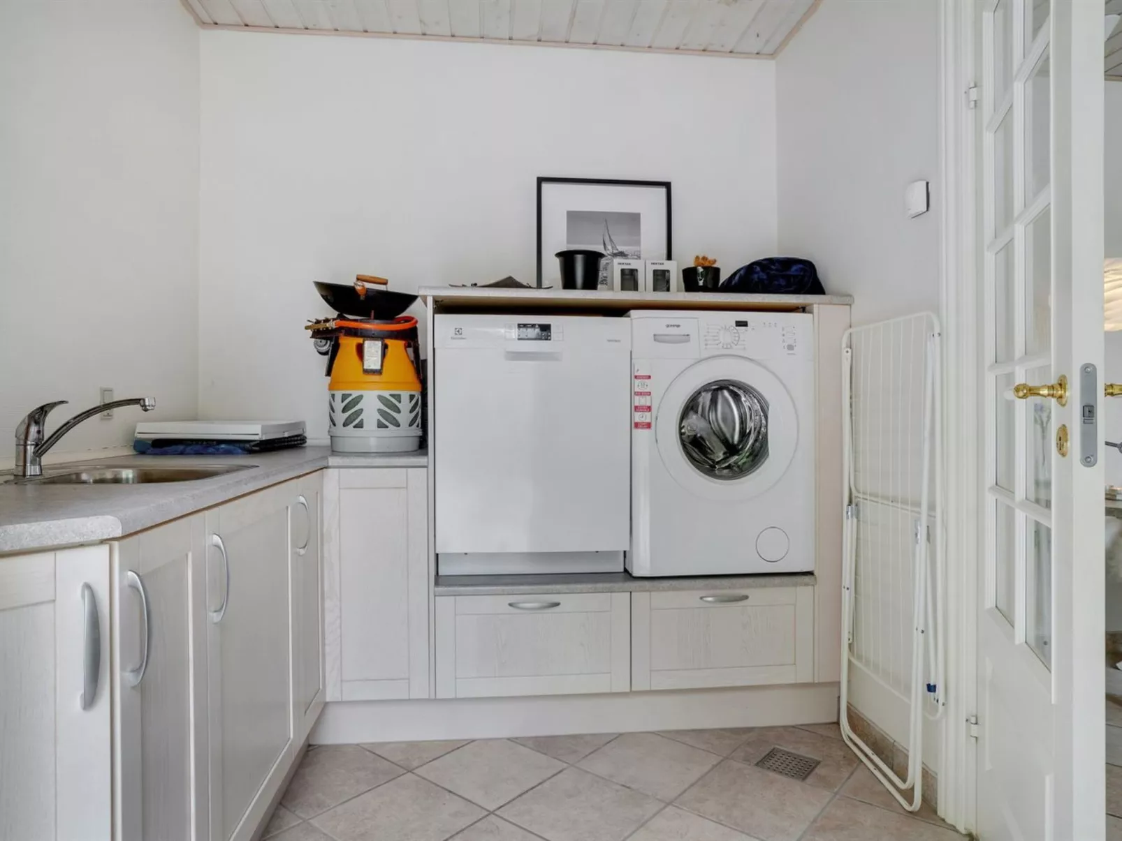 "Neno" - 2.2km from the sea-Inside