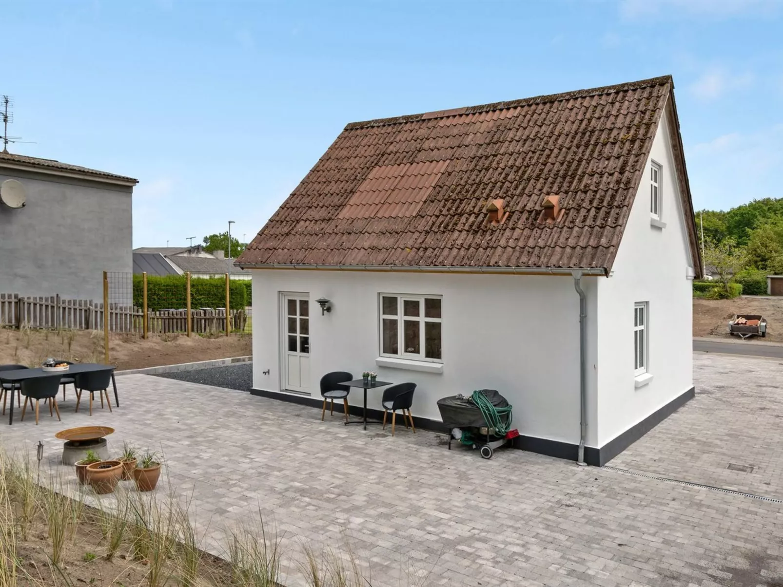 "Neno" - 2.2km from the sea-Outside