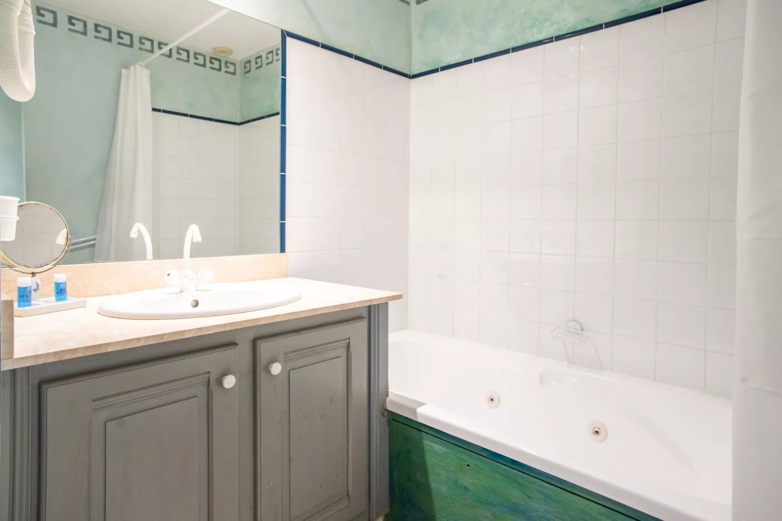 Au château près du Ventoux I-Bathroom