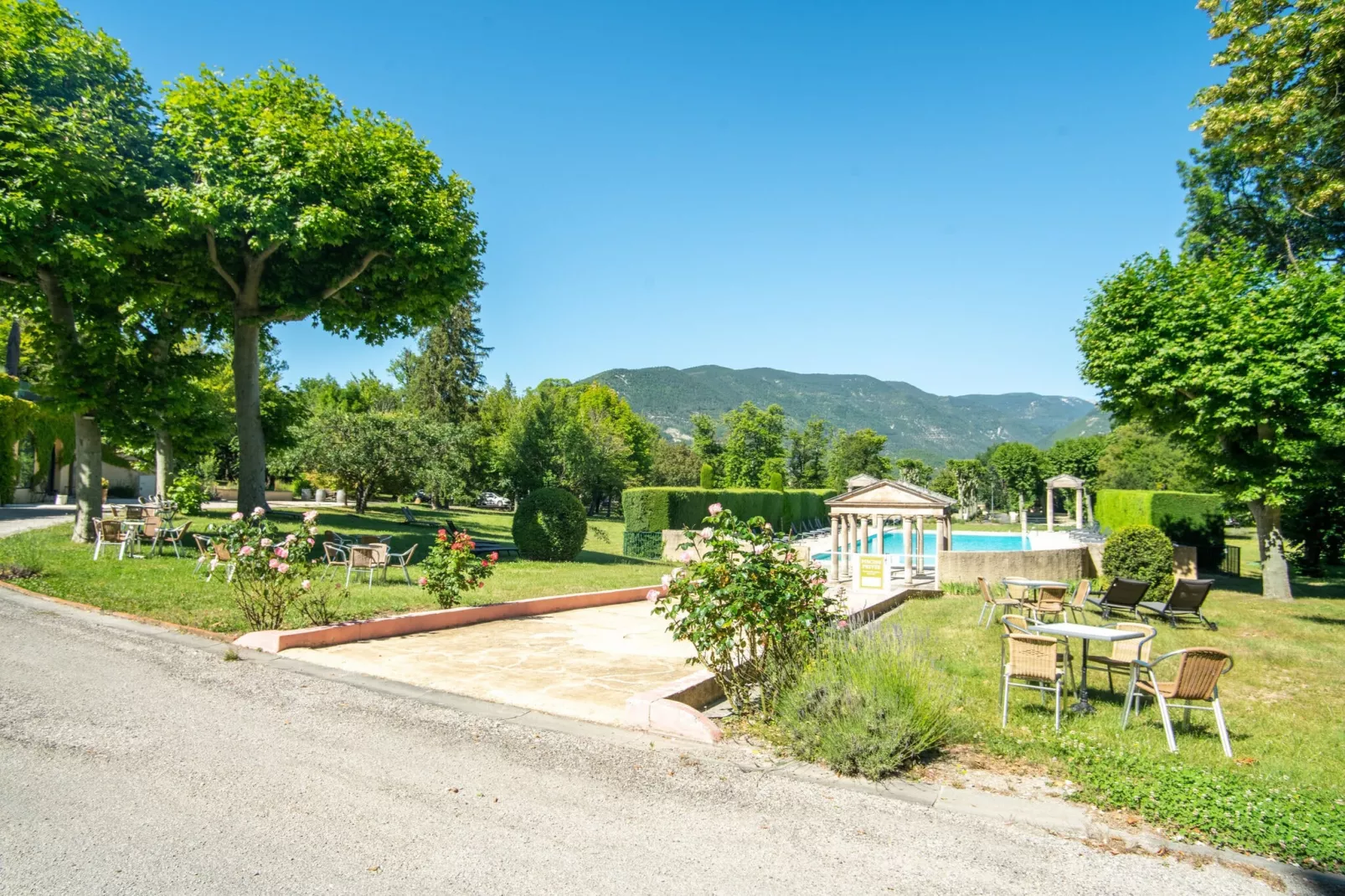 Au château près du Ventoux I-Gardens summer