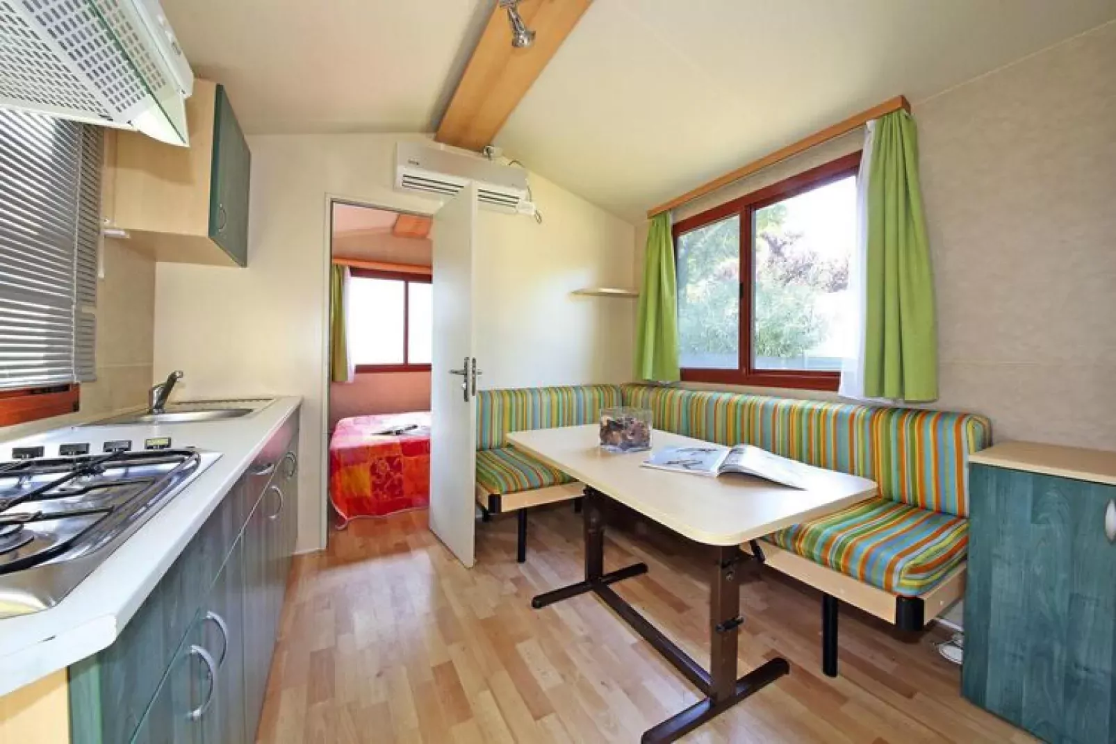 Caravanpark San Benedetto Camping Relais Peschiera / MH 4/5 / Chalet-Kitchen