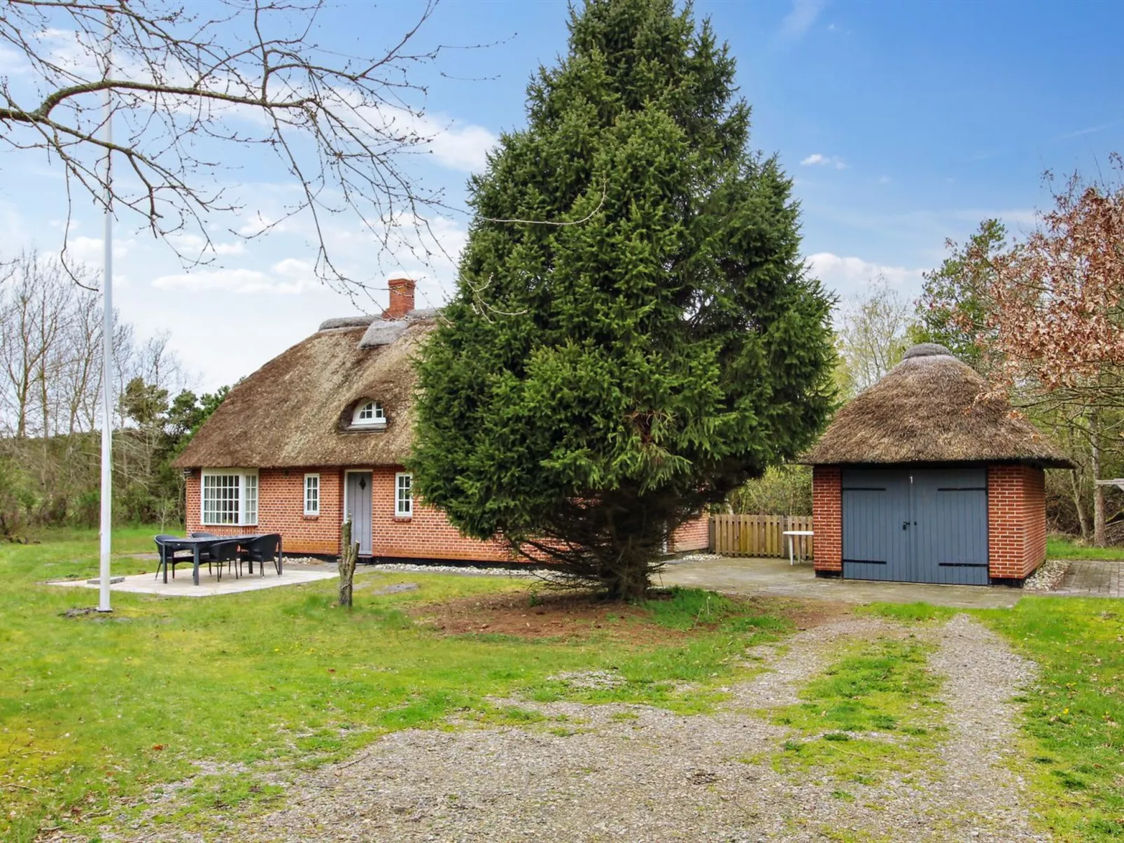 "Thoren" - 2km from the sea-Outside
