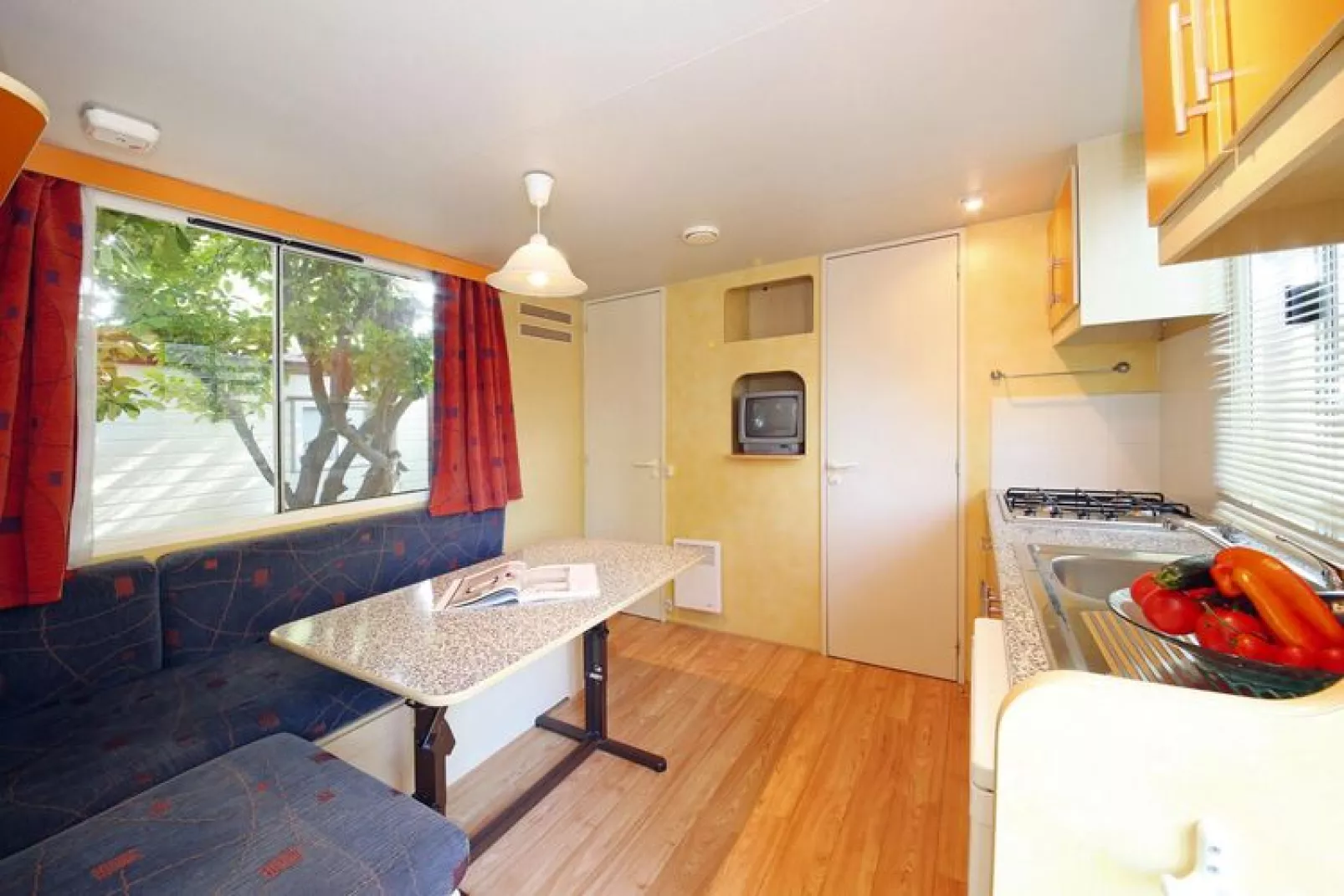 Caravanpark San Benedetto Camping Relais Peschiera / MH 4/5 / Chalet-Kitchen