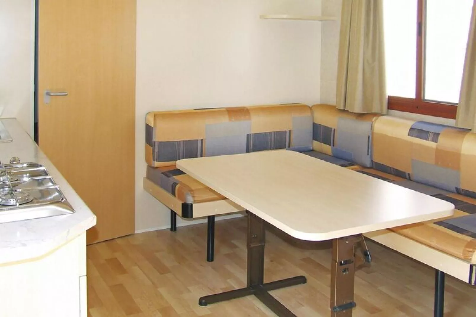 Caravanpark San Benedetto Camping Relais Peschiera / MH 4/5 / Chalet-Living room