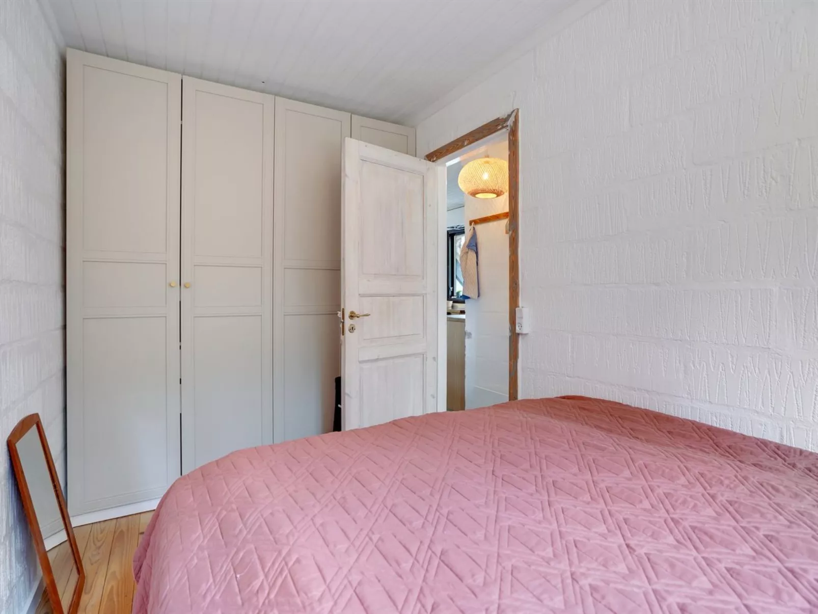 "Olaf" - 1.4km from the sea-Inside