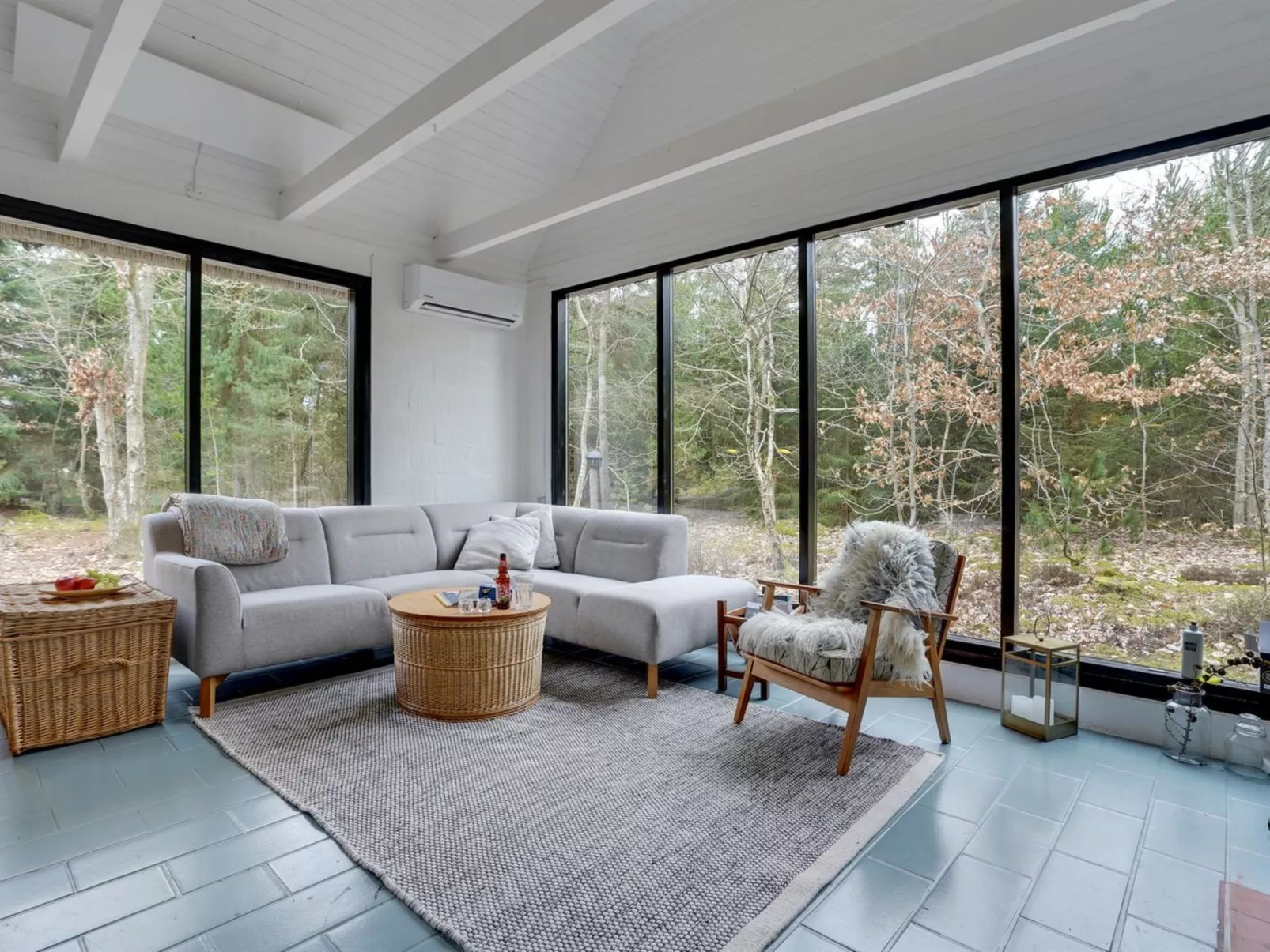 "Olaf" - 1.4km from the sea-Inside