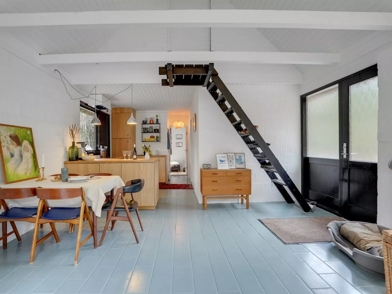 "Olaf" - 1.4km from the sea-Inside