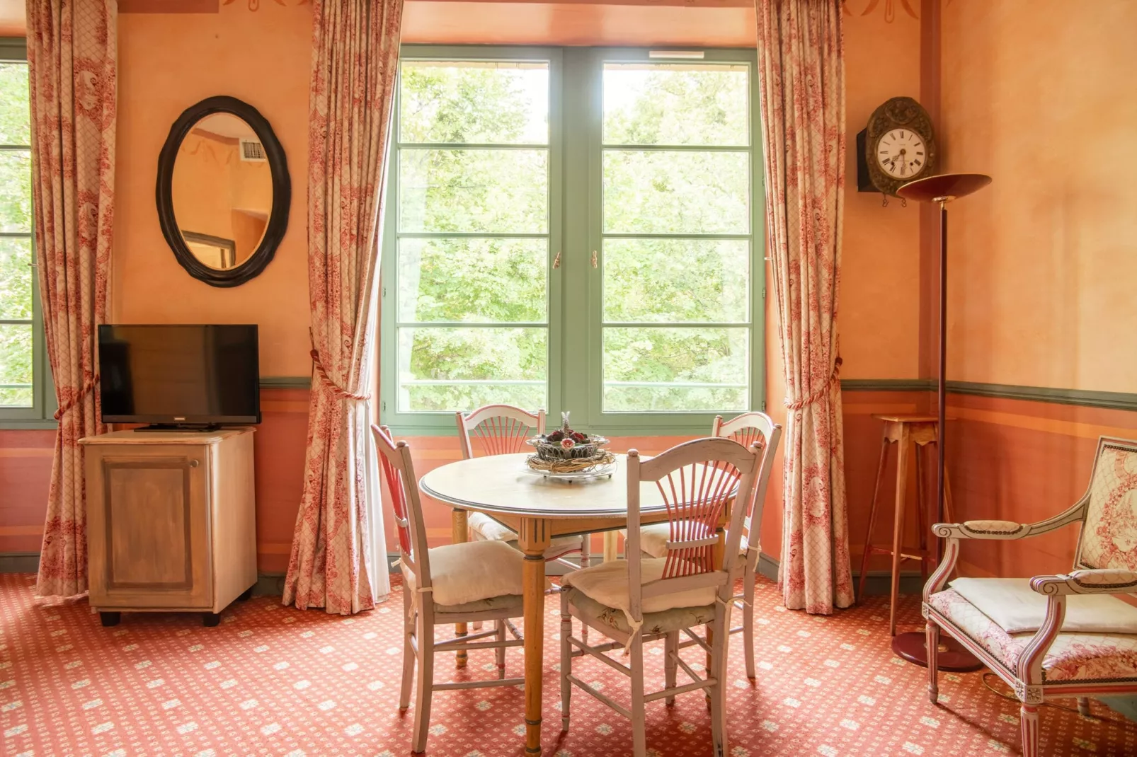 Au château près du Ventoux III-Dining room