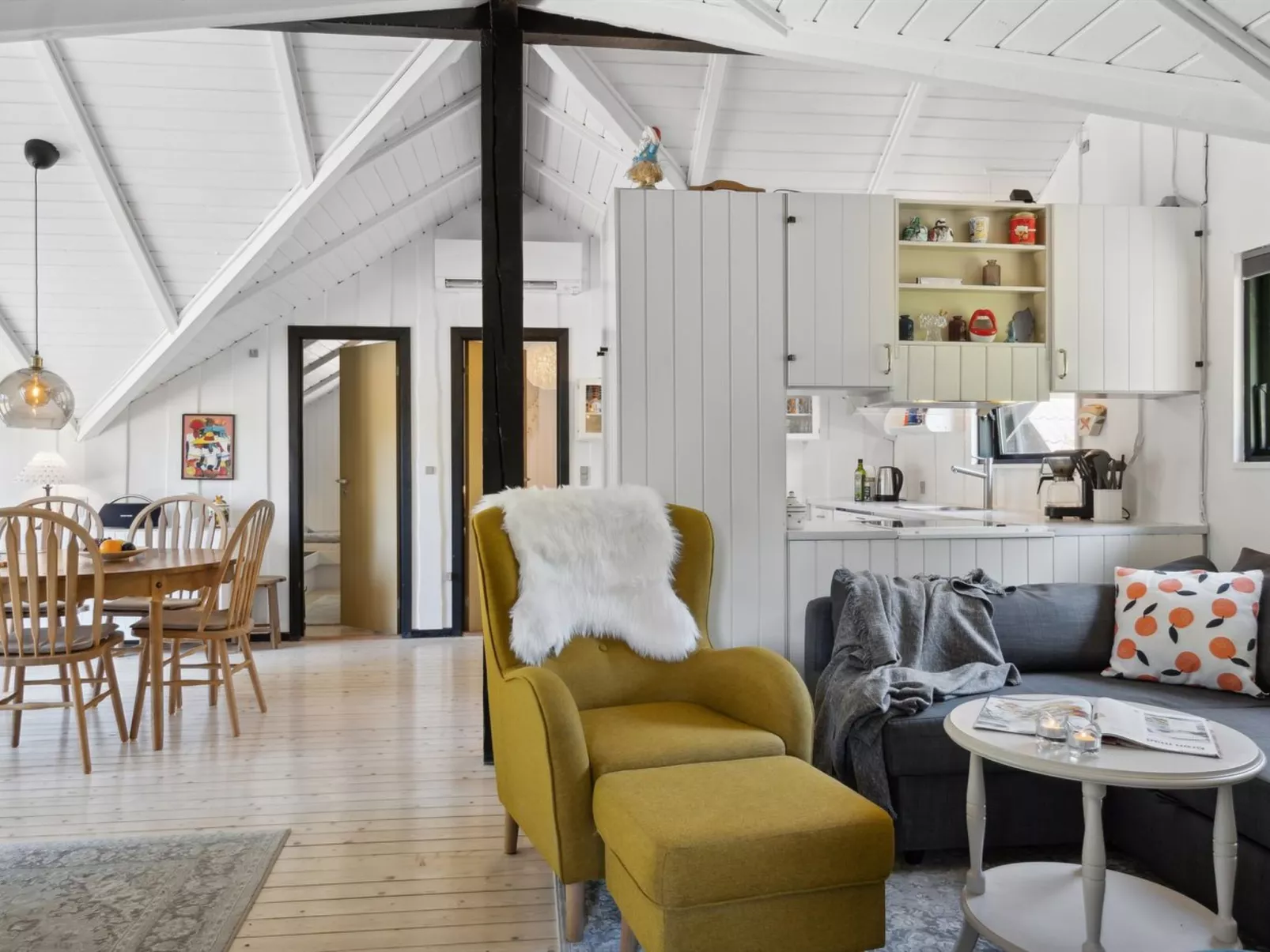 "Jahn" - 1.8km from the sea-Inside