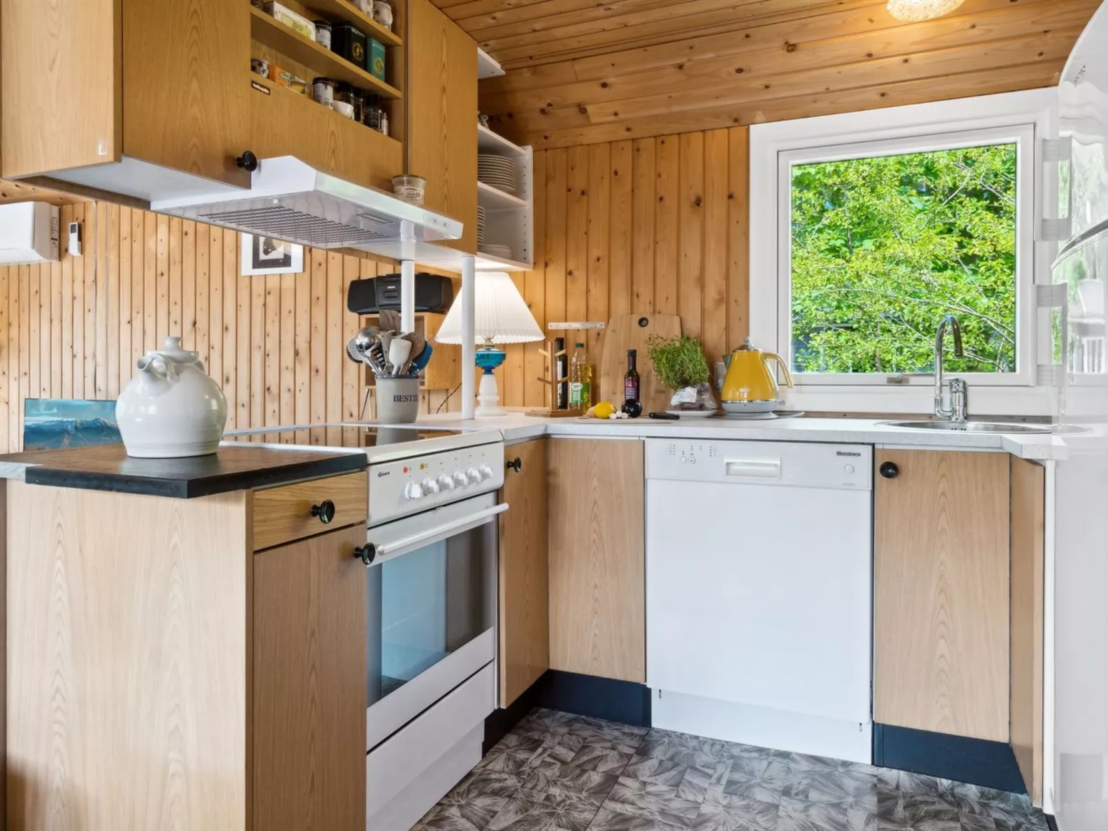 "Hillmari" - 650m from the sea-Inside