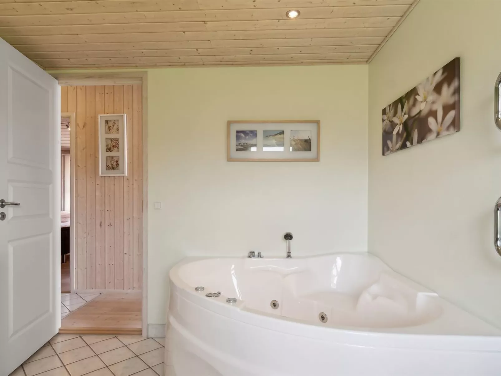"Blondine" - 1.4km from the sea-Drinnen