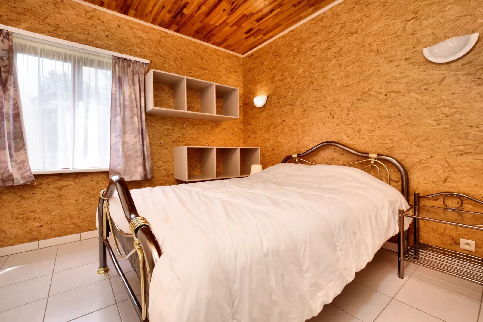 Masblette-Bedroom