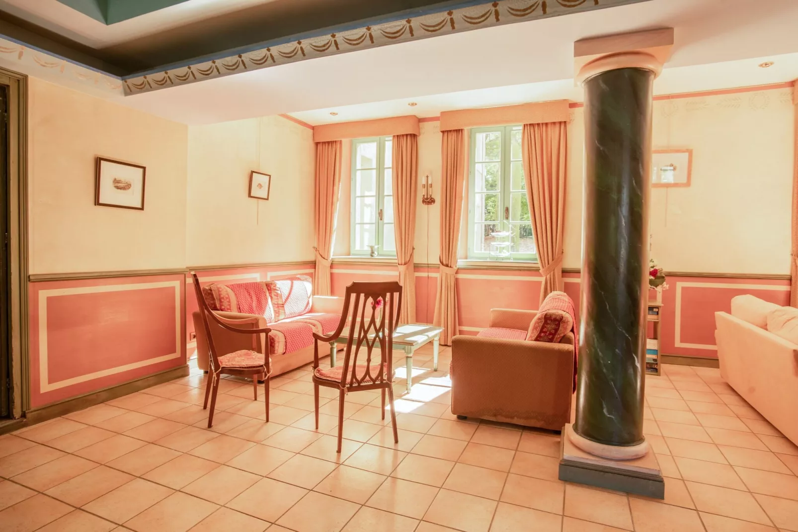 Au château près du Ventoux III-Living room